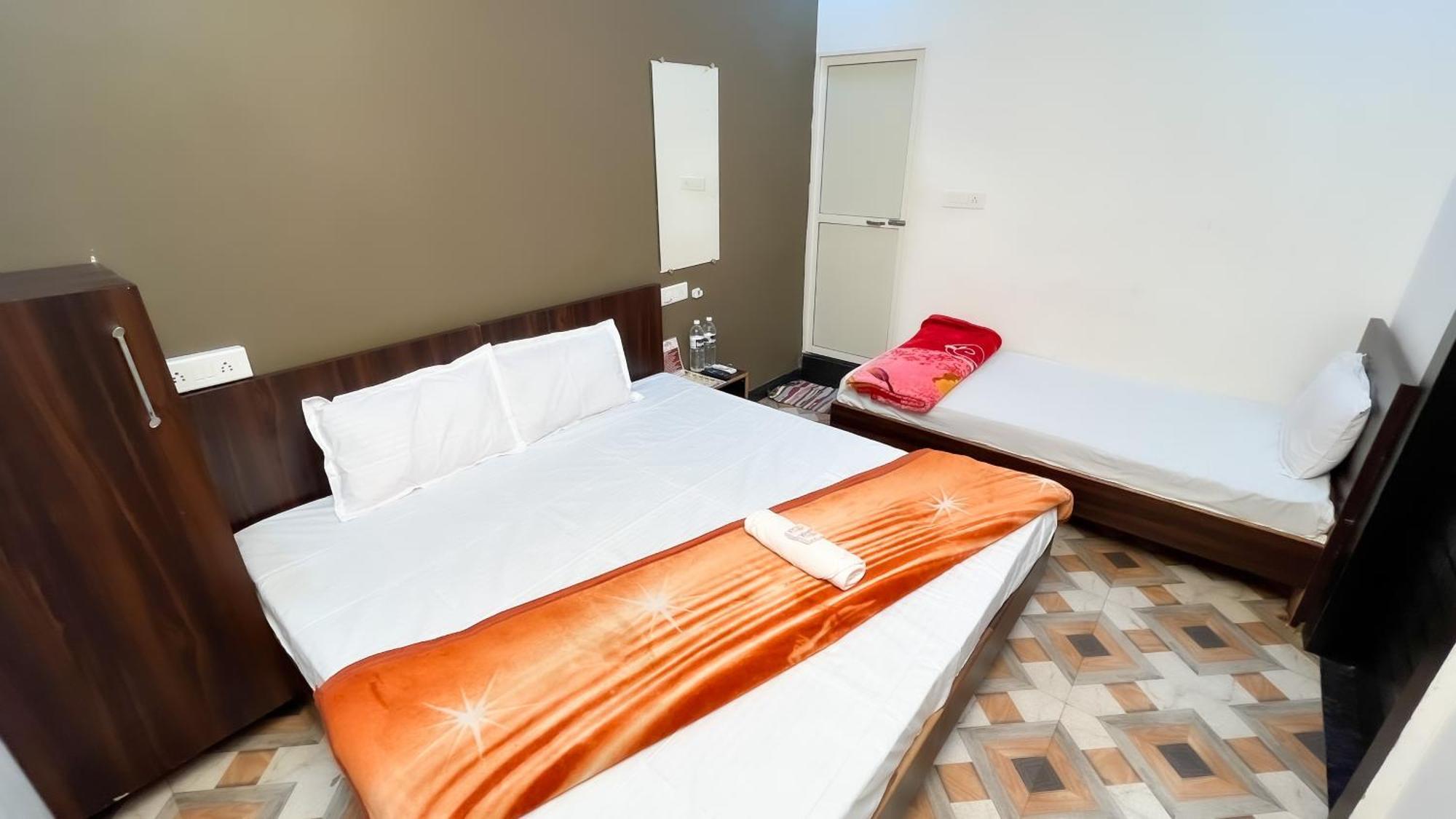 Hotel Rudraksh Ujjain Exteriör bild