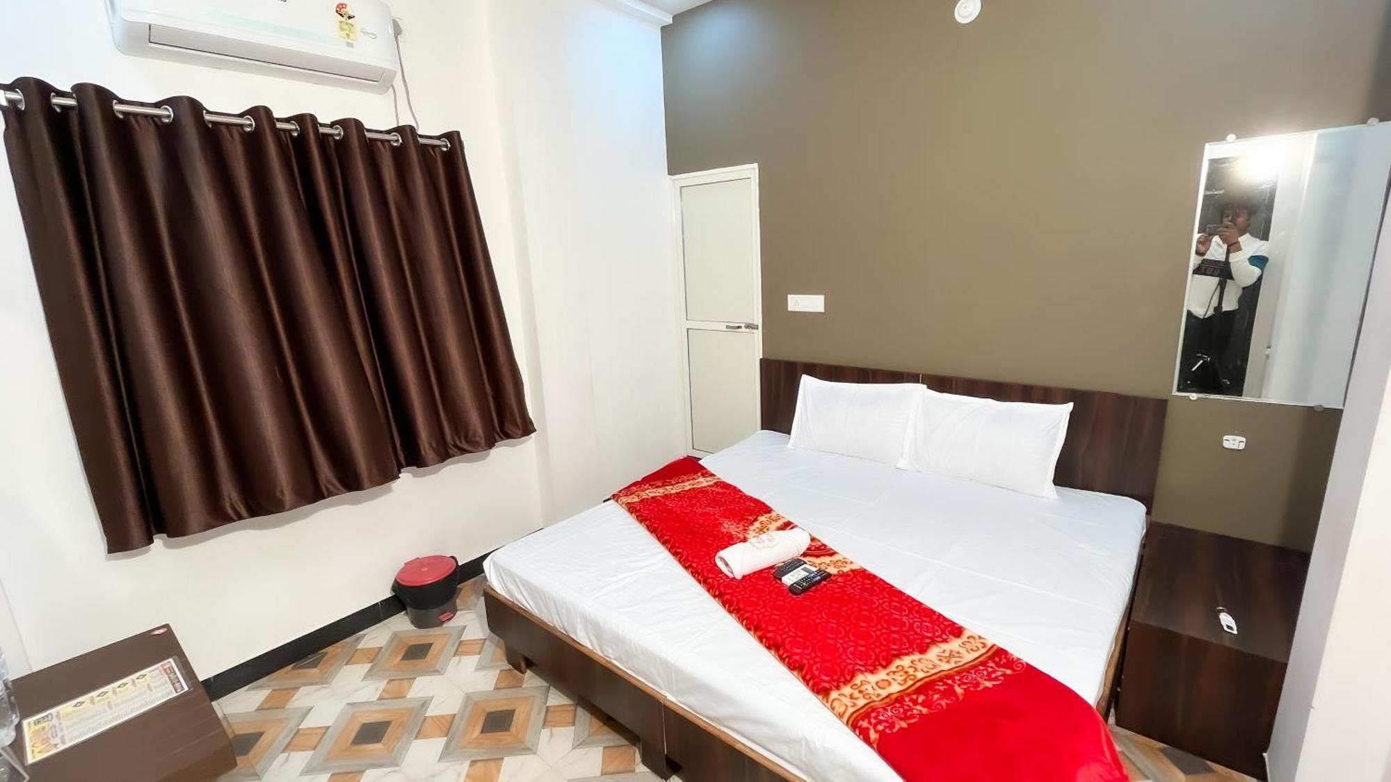 Hotel Rudraksh Ujjain Exteriör bild